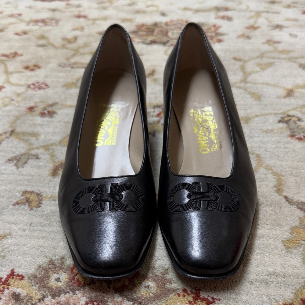 Salvatore Ferragamo Black Leather heels